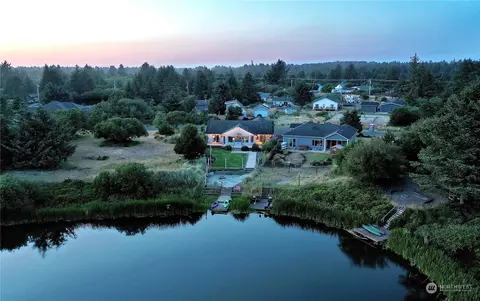 147 N Razor Clam Dr SW, Ocean Shores, WA 98569