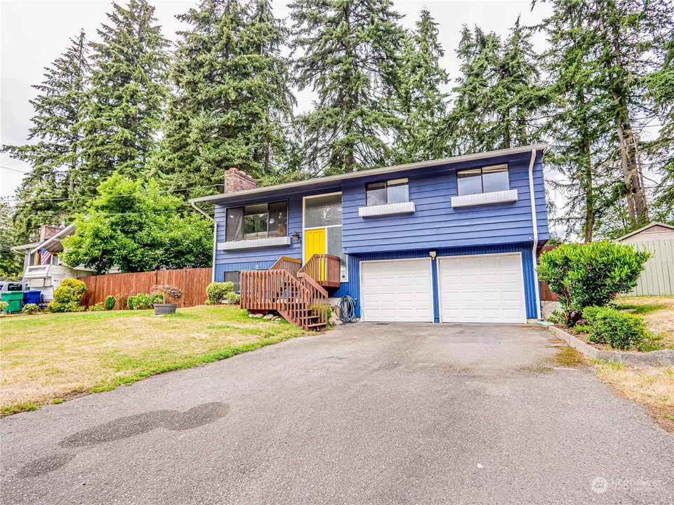 Exterior - 1707 196th Pl, Lynnwood, WA 98036 photo 3 of 11
