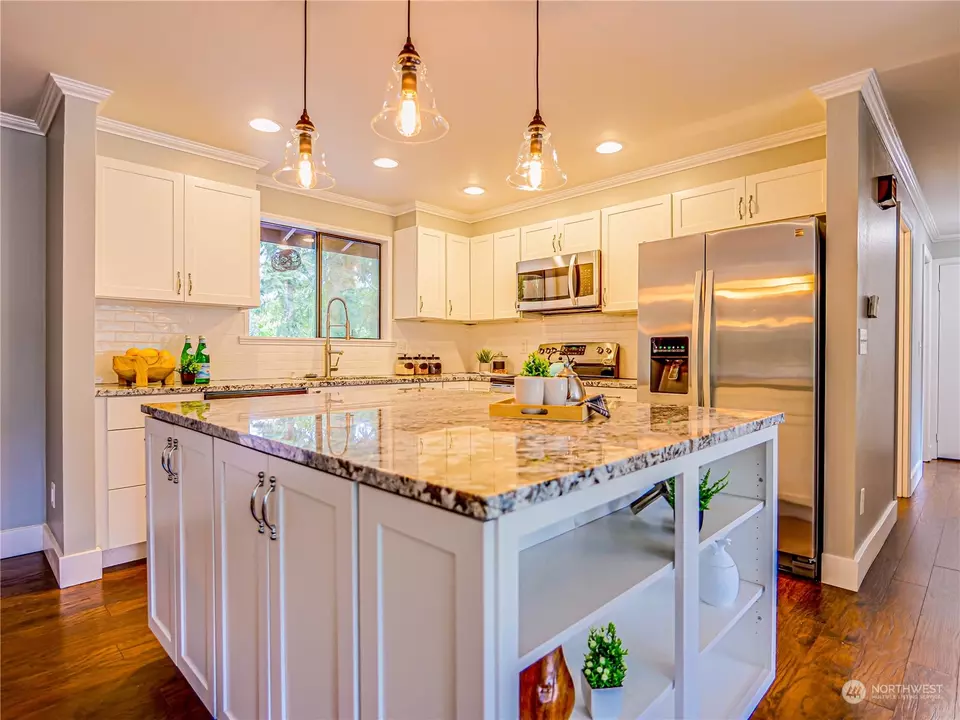 Kitchen - 1707 196th Pl, Lynnwood, WA 98036 photo 2 of 4