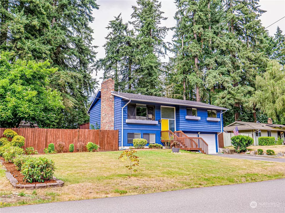 Exterior - 1707 196th Pl, Lynnwood, WA 98036 photo 2 of 11