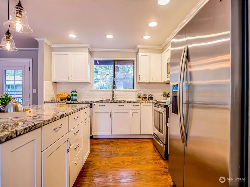 Kitchen - 1707 196th Pl, Lynnwood, WA 98036 photo 4 of 4
