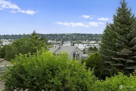 3837 25th Ave W #6F, Seattle, WA 98199