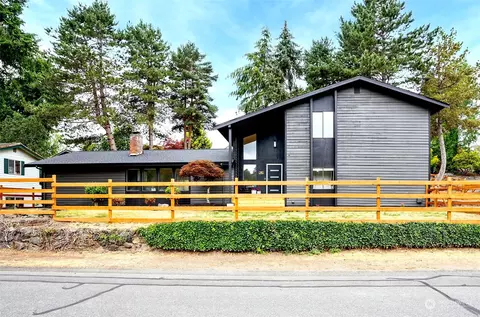 104 Madrona Park Dr, Steilacoom, WA 98388