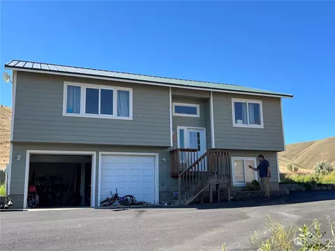 3638 S Wenas Rd, Selah, WA 98942