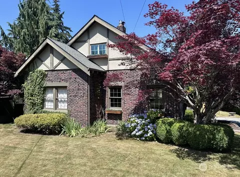 3715 Shelby Rd, Lynnwood, WA 98087