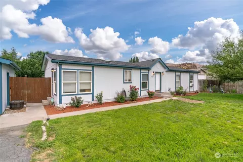 4088 Bluecrest Dr NE, East Wenatchee, WA 98802