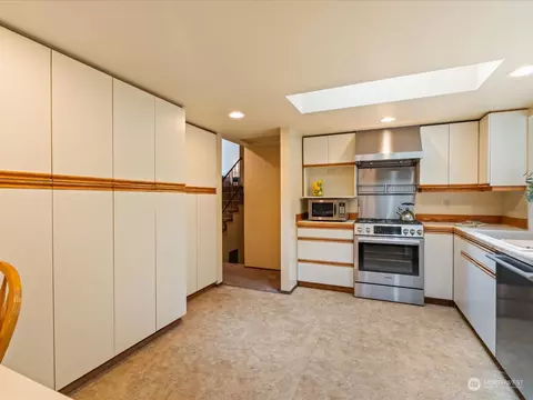 Kitchen - 22211 49th Ave SE, Bothell, WA 98021 photo 2 of 2