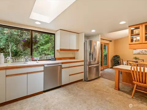 Kitchen - 22211 49th Ave SE, Bothell, WA 98021 photo 1 of 2