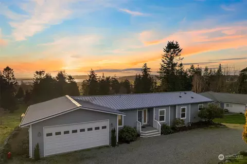 568 Crockett Lake Dr, Coupeville, WA 98239
