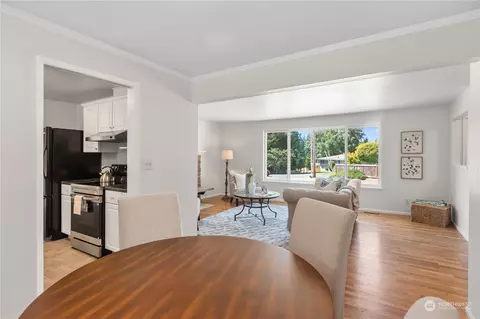Living - 1237 Birch St, Edmonds, WA 98020 photo 6 of 6