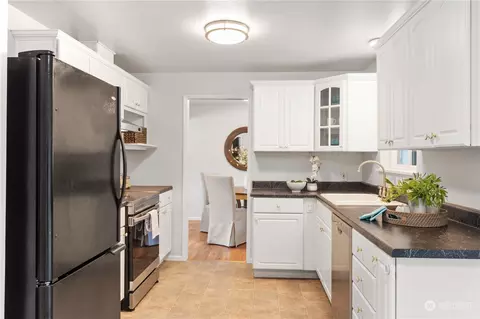 Kitchen - 1237 Birch St, Edmonds, WA 98020 photo 5 of 5