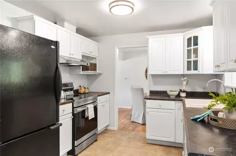 Kitchen - 1237 Birch St, Edmonds, WA 98020 photo 4 of 5