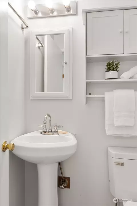 Bath - 1237 Birch St, Edmonds, WA 98020 photo 1 of 3