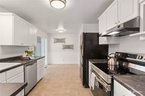 Kitchen - 1237 Birch St, Edmonds, WA 98020 photo 2 of 5