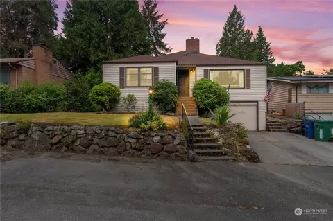 10045 38th Ave NE, Seattle, WA 98125