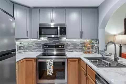 17311 119th Ln SE #J10, Renton, WA 98058
