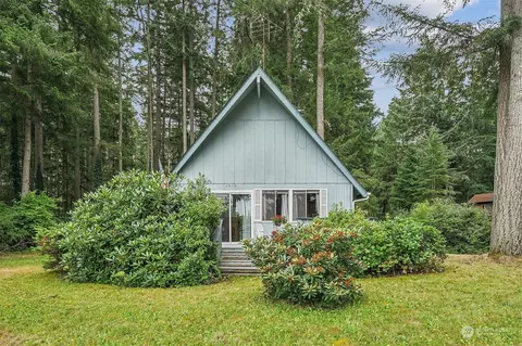 10910 Cole Pl, Anderson Island, WA 98303