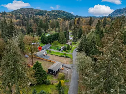 28212 N River Dr, Granite Falls, WA 98252