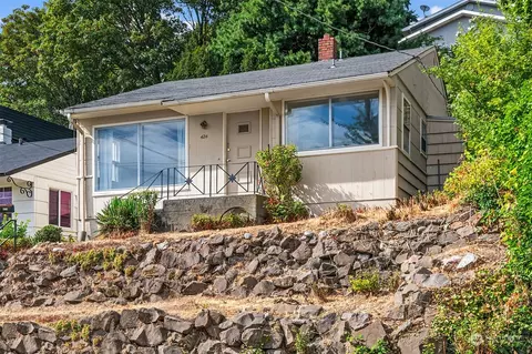 424 N Bowdoin Pl, Seattle, WA 98103