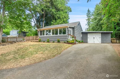 2734 Rocky Point Rd, Bremerton, WA 98312