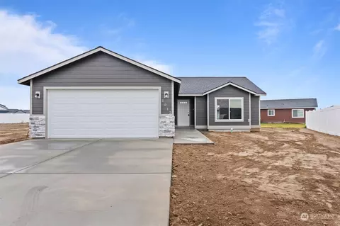 Exterior - 1012 E Cascade St, Othello, WA 99344 photo 2 of 3