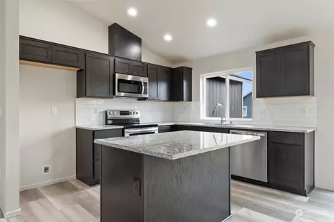 Kitchen - 1012 E Cascade St, Othello, WA 99344 photo 2 of 5