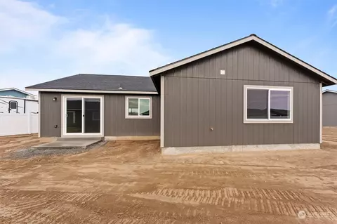Exterior - 1012 E Cascade St, Othello, WA 99344 photo 3 of 3