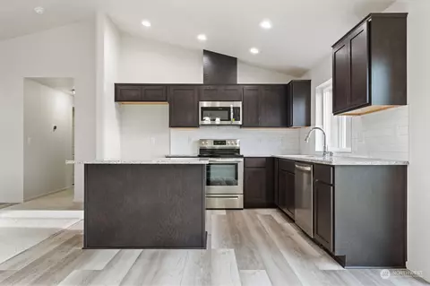 Kitchen - 1012 E Cascade St, Othello, WA 99344 photo 1 of 5