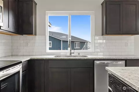Kitchen - 1012 E Cascade St, Othello, WA 99344 photo 5 of 5