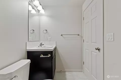 Bath - 1012 E Cascade St, Othello, WA 99344 photo 3 of 4