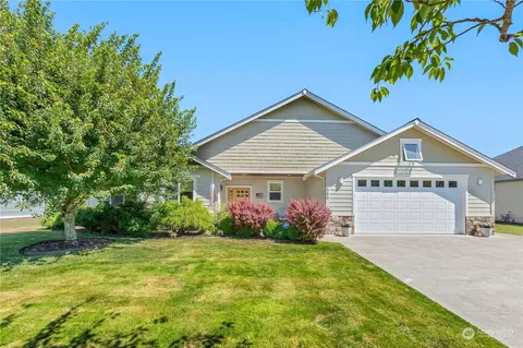860 Hemlock Ct, Lynden, WA 98264
