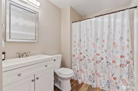 Bath - 539 3rd Ave NW, Chehalis, WA 98532 photo 1 of 1