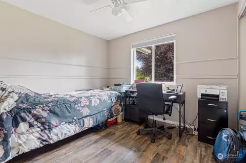 Bedroom - 539 3rd Ave NW, Chehalis, WA 98532 photo 2 of 2