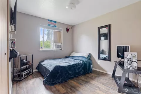 Bedroom - 539 3rd Ave NW, Chehalis, WA 98532 photo 1 of 2