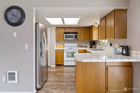 Kitchen - 539 3rd Ave NW, Chehalis, WA 98532 photo 1 of 3