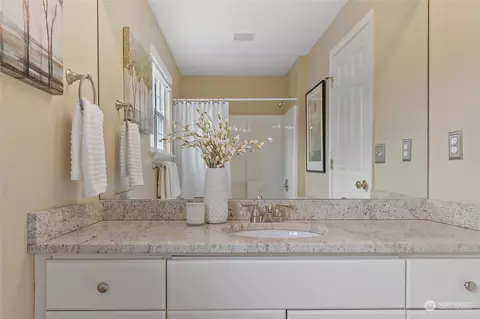 Bath - 16315 17th Ave SE, Mill Creek, WA 98012 photo 5 of 5