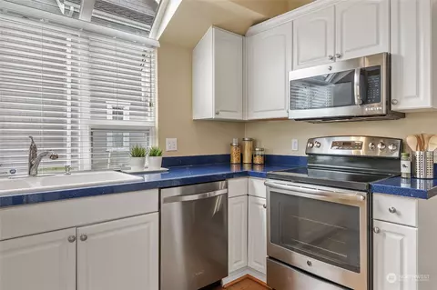 Kitchen - 16315 17th Ave SE, Mill Creek, WA 98012 photo 4 of 4