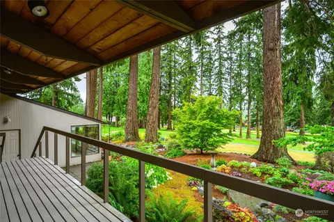 16425 Fairway Dr, Burlington, WA 98233