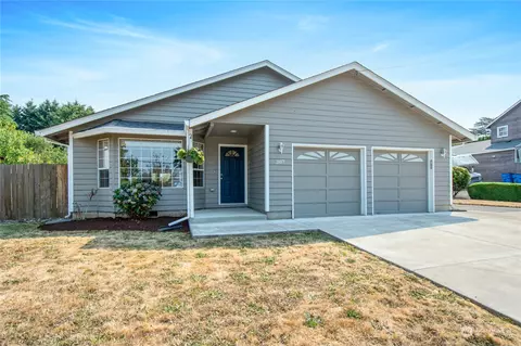 307 NW 49th St, Vancouver, WA 98663