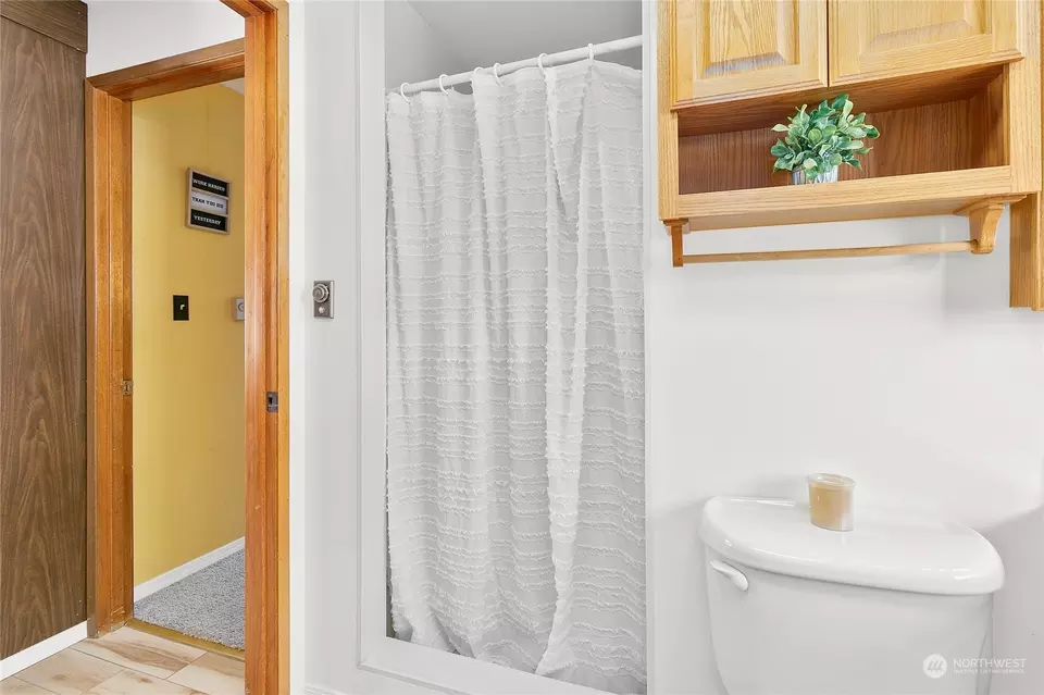 Bath - 22511 SE 300th St, Black Diamond, WA 98010 photo 2 of 2