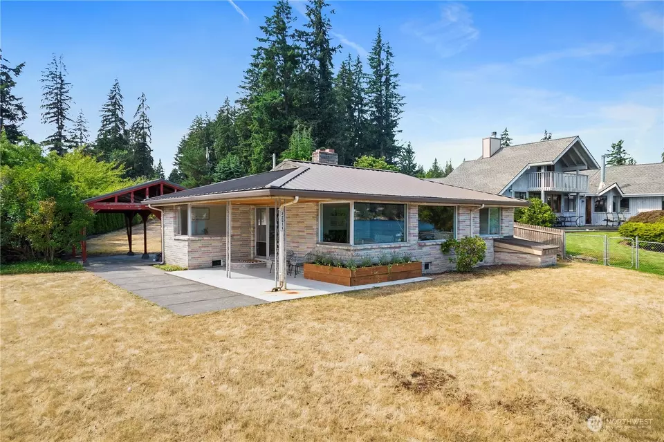 Exterior - 22511 SE 300th St, Black Diamond, WA 98010 photo 7 of 15