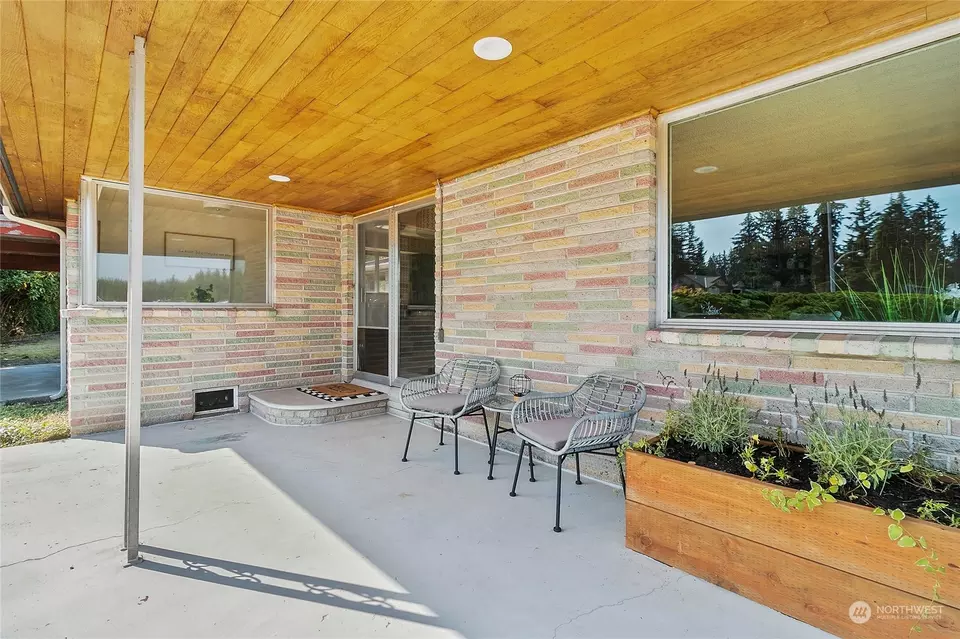 Exterior - 22511 SE 300th St, Black Diamond, WA 98010 photo 4 of 15