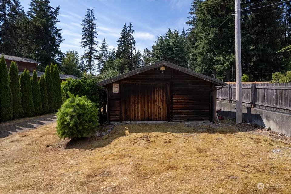Exterior - 22511 SE 300th St, Black Diamond, WA 98010 photo 14 of 15