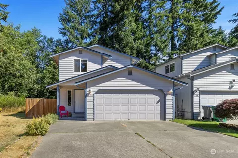 374 NW Grandstand St, Bremerton, WA 98311