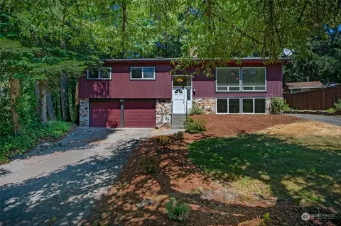 19050 47th Pl NE, Lake Forest Park, WA 98155