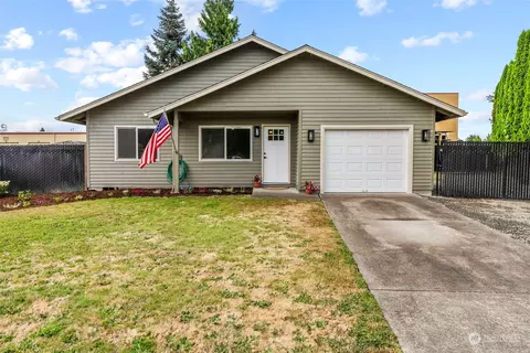 190 Meadow Park Ct, Woodland, WA 98674