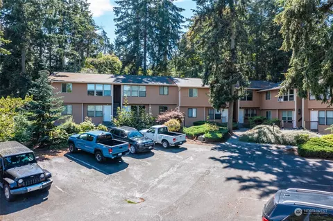 1201 SW Harrier Cir #102, Oak Harbor, WA 98277