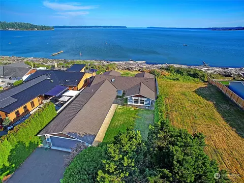 808 Livingston Bay Shore Dr, Camano Island, WA 98282