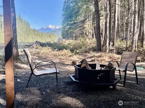 80 N Kings Way S, Hoodsport, WA 98548