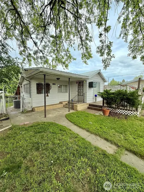 318 Birch St S, Omak, WA 98841